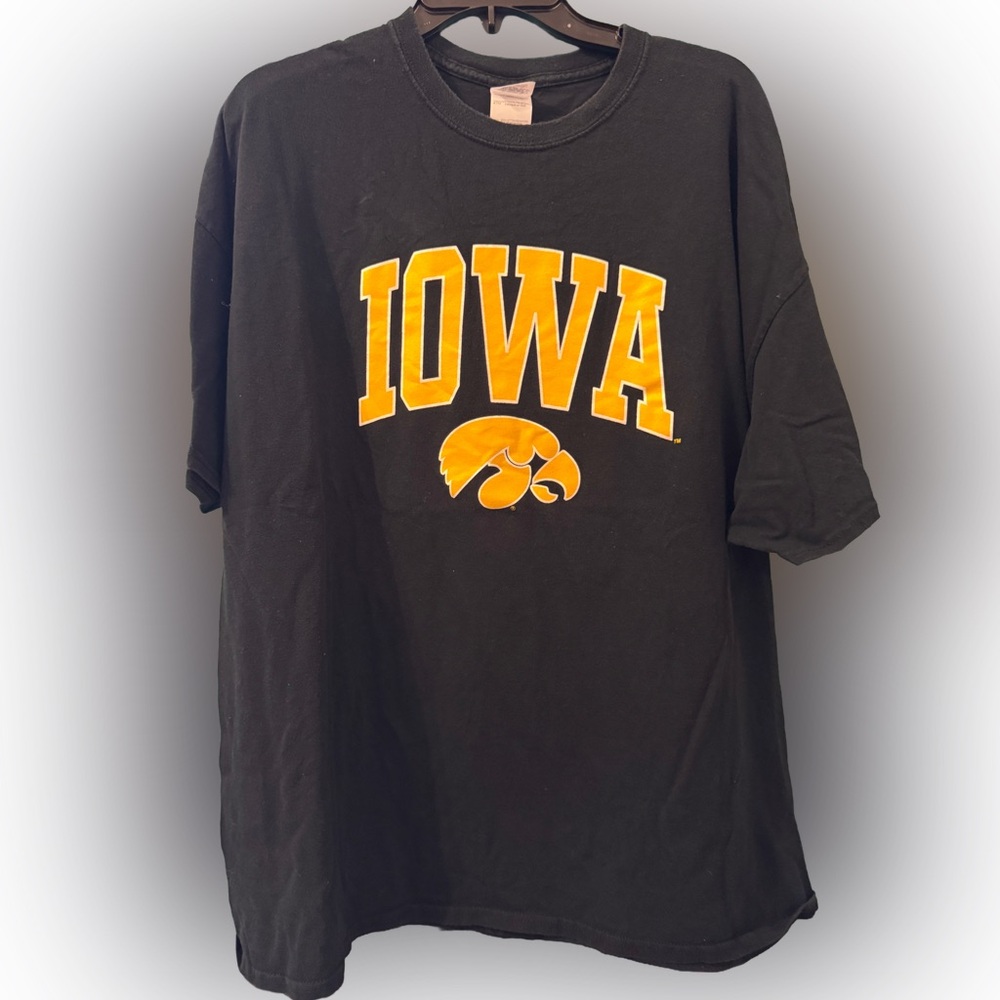 University of Iowa Hawkeyes Gildan Tee Shirt, 2XL XXL